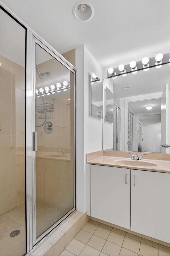 Building Photo - 120 SE 5th Ave