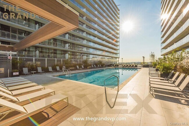 Building Photo - 13101 40th Road Unit 16T