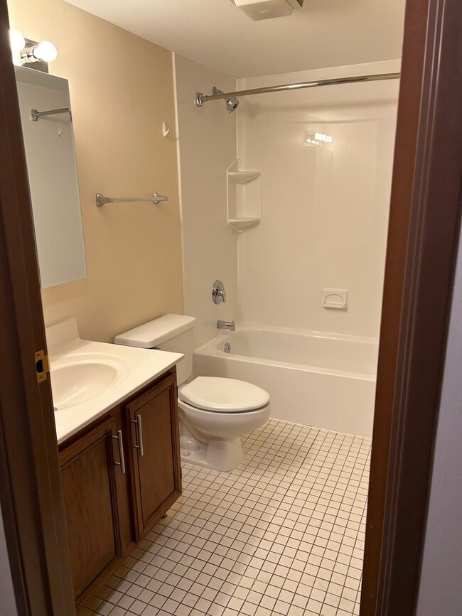 Bathroom 2 - 1526 N River West Ct