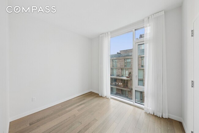 Building Photo - 505-513 W 43rd St