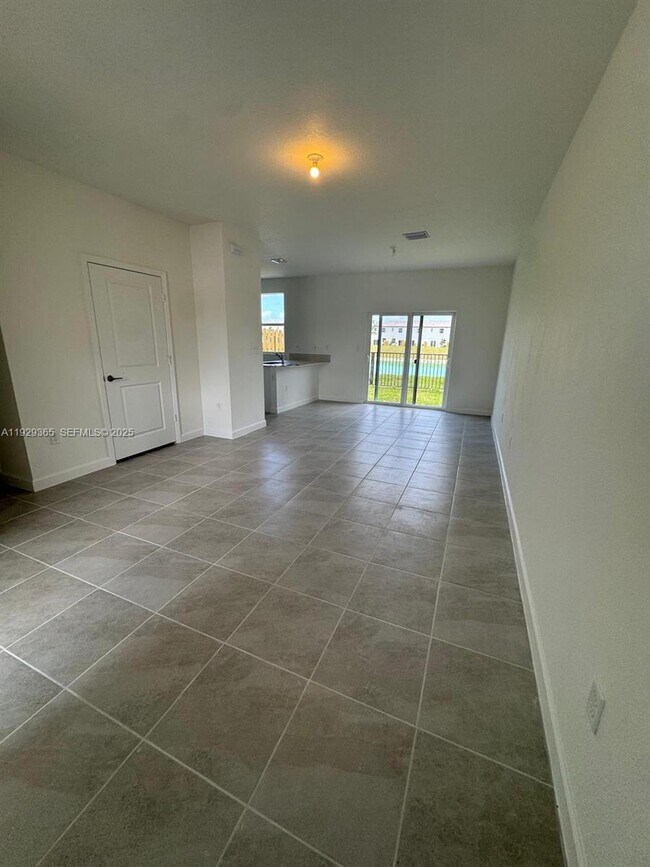 Building Photo - 2825 SE 25th Ave