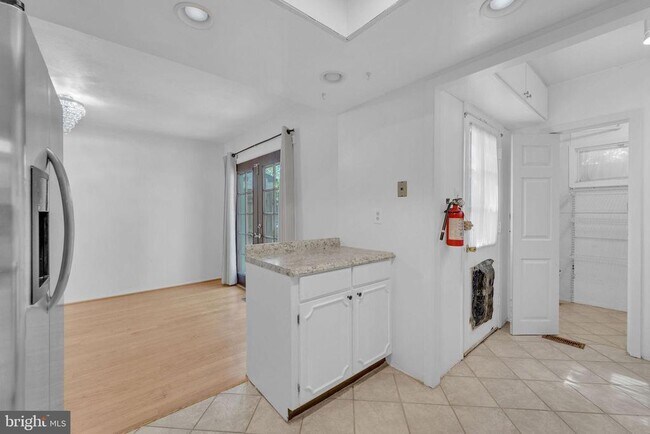 Building Photo - 40 Rittenhouse Dr
