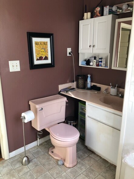 Building Photo - 2288 York Ave