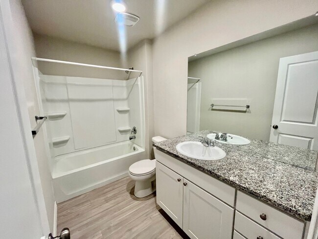 Building Photo - 10631 Varmus Dr