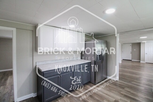 Building Photo - 657 E Lincoln Rd