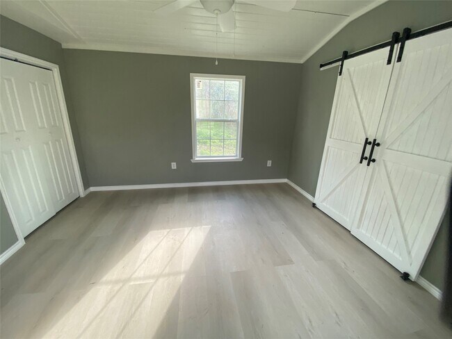 Building Photo - 13068 TX-146