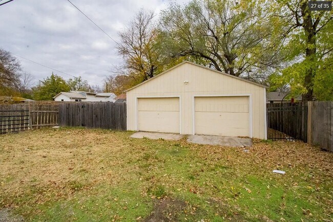 Building Photo - 1839 S Mosley Ave