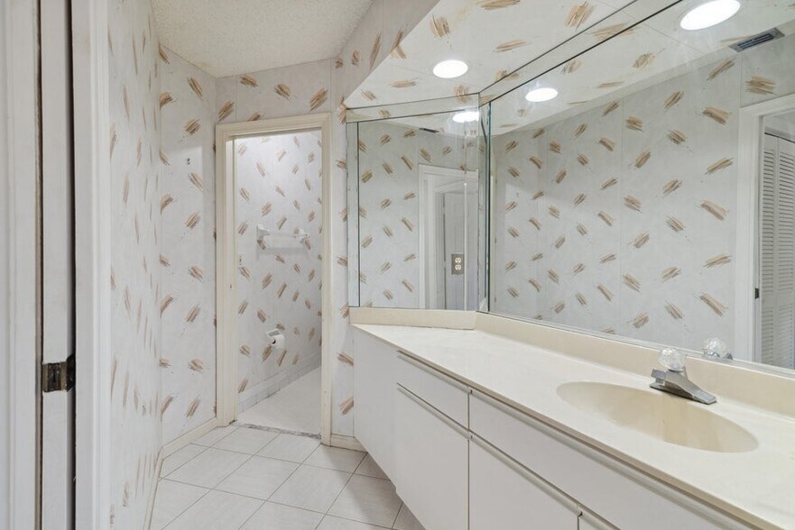 Building Photo - 7842 Villa Nova Dr