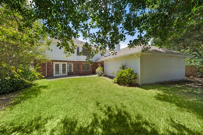Building Photo - 2406 Parkwood Ln