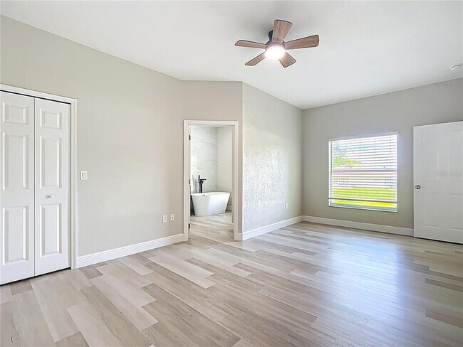 Building Photo - 550 Reddicks Cir