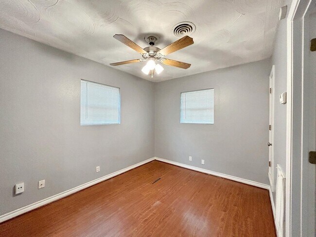 Building Photo - 211 Skyway Dr