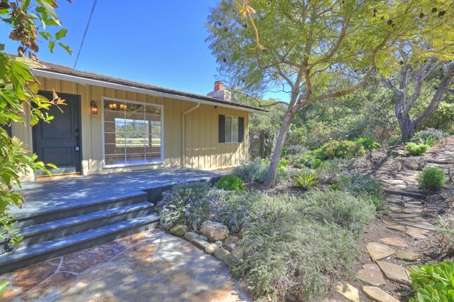 Building Photo - Peaceful Hope Ranch Living