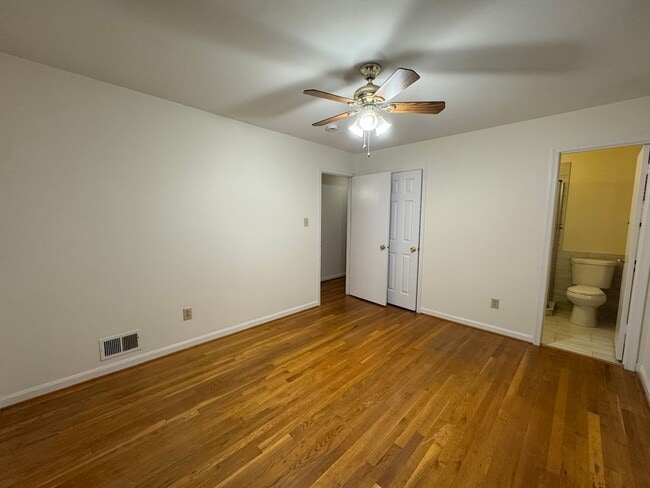 Building Photo - Gorgeous 4 Bed 3 Bath Home Sitting On Spac...