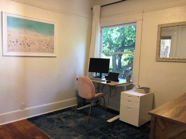 Second Bedroom facing gorgeous citrus trees - 616 N Wilson Ave