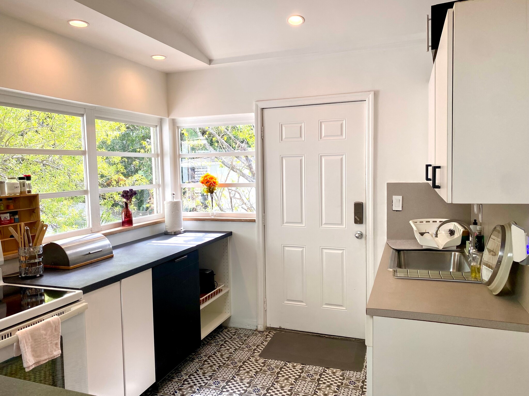 Building Photo - 500 NE 62nd St