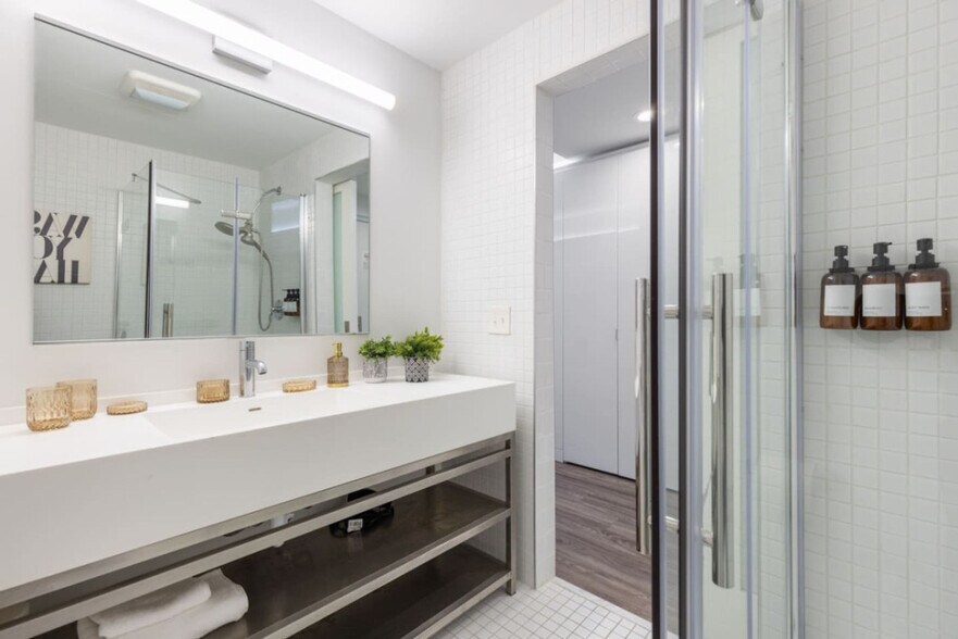 Building Photo - 12607 Larchmere Blvd