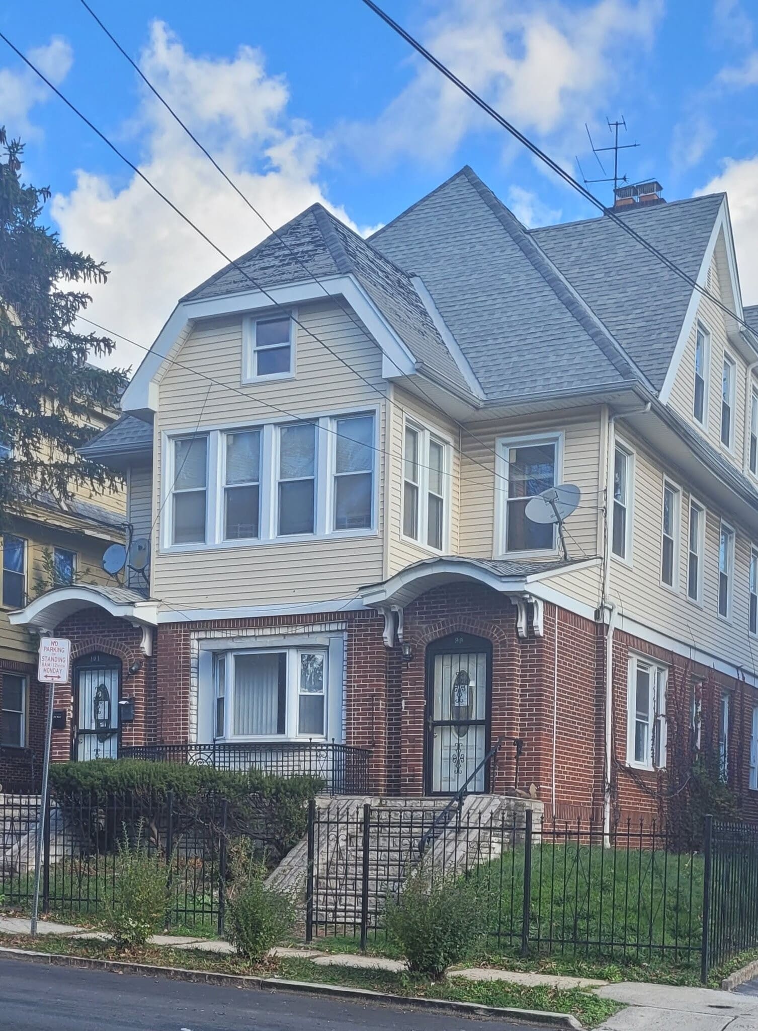 Building Photo - 99 Vassar Ave