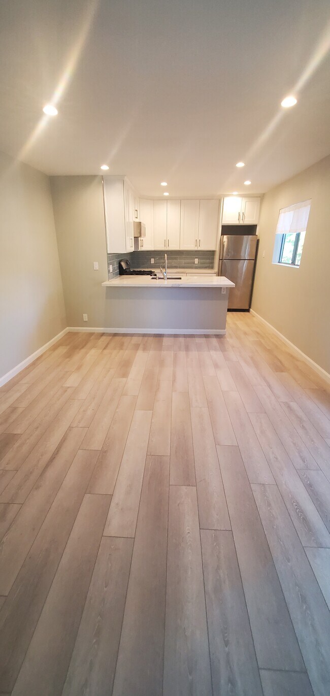 Living room and kitchen - 11507 Moorpark St