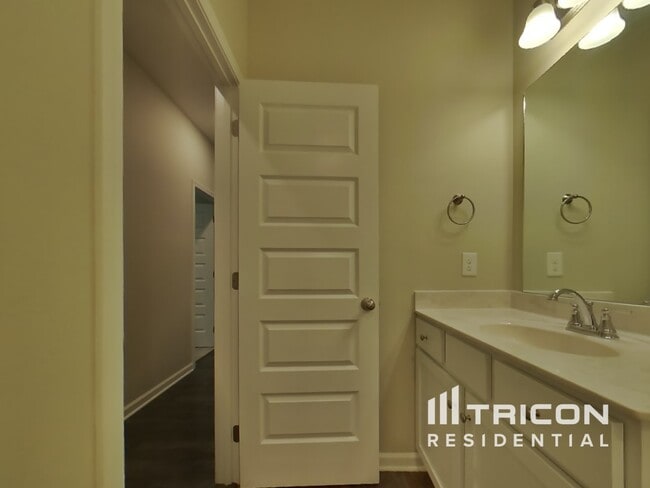 Building Photo - 1007 Cyril Dr