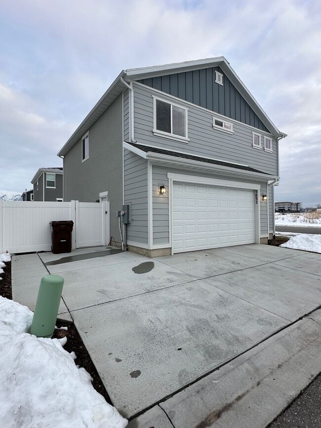 Building Photo - Beautiful 2021 home with fenced yard