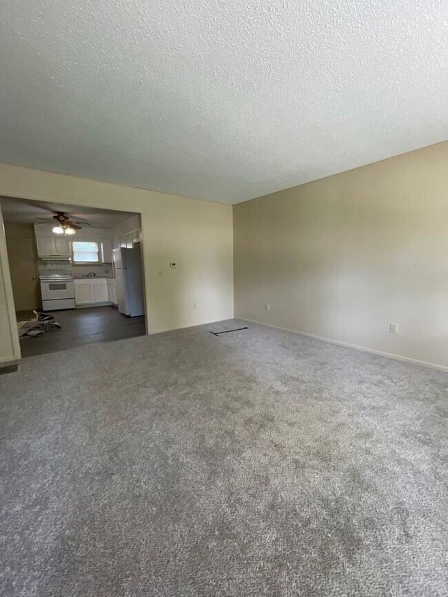 Building Photo - 302 W Neosho St