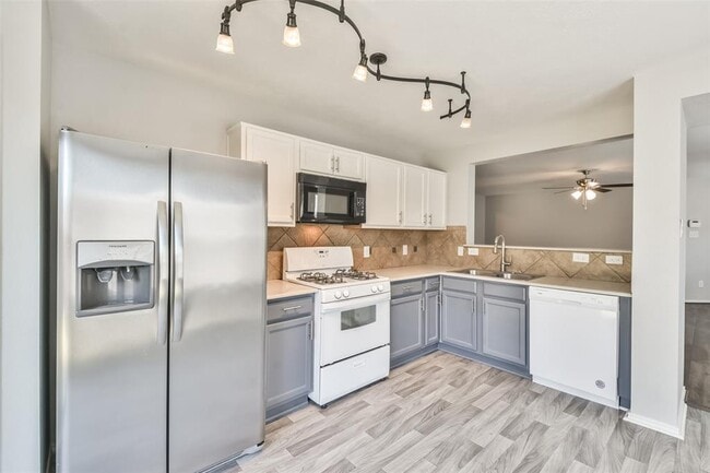 Building Photo - 15515 Echo Stable Ln