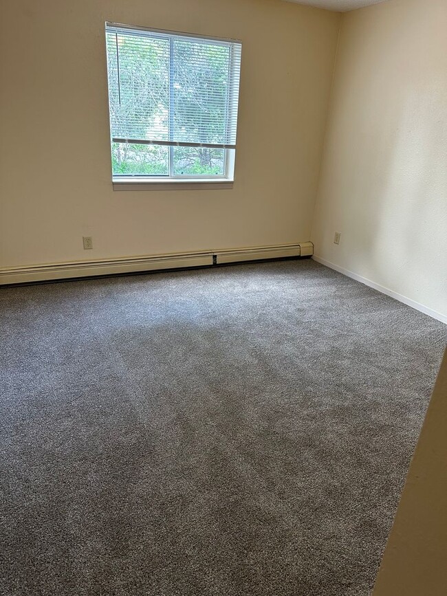 Building Photo - One Bedroom Apartment, Great NE St. Cloud ...