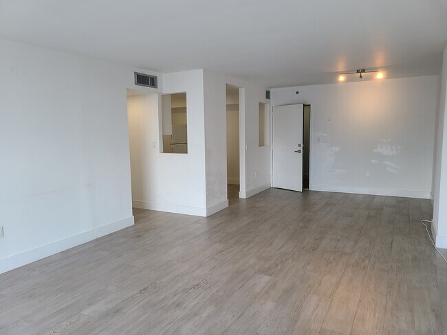 Building Photo - 2851 NE 183rd St