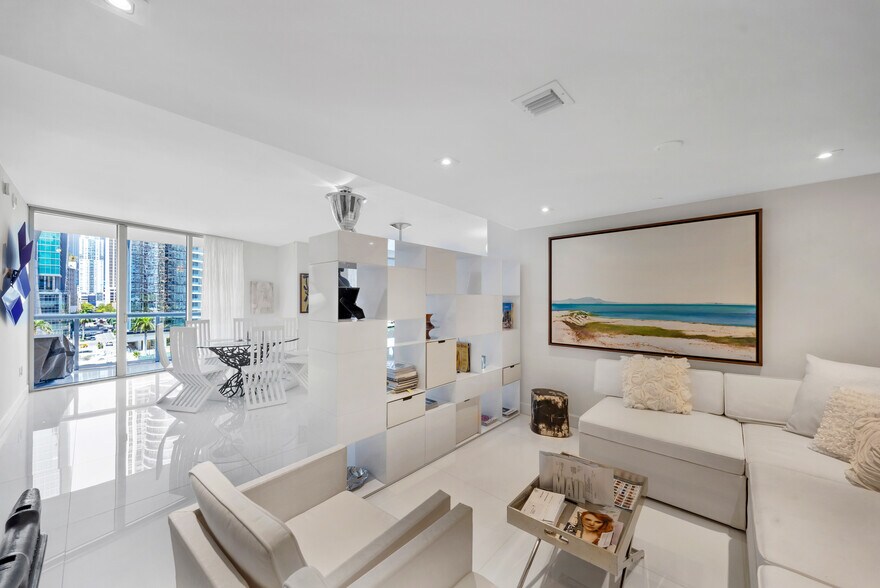Building Photo - 475 Brickell Ave