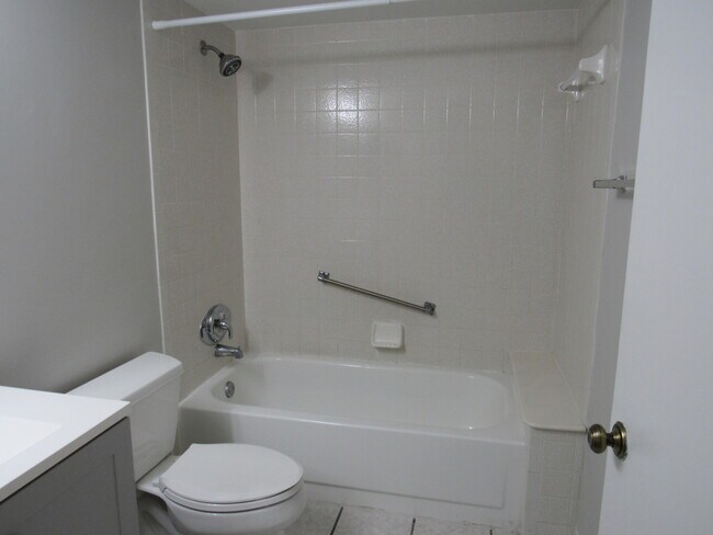 Building Photo - 703 Sunny Pine Way