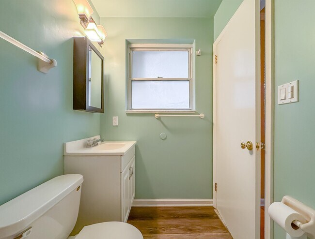 Building Photo - 2605 Lotus Dr