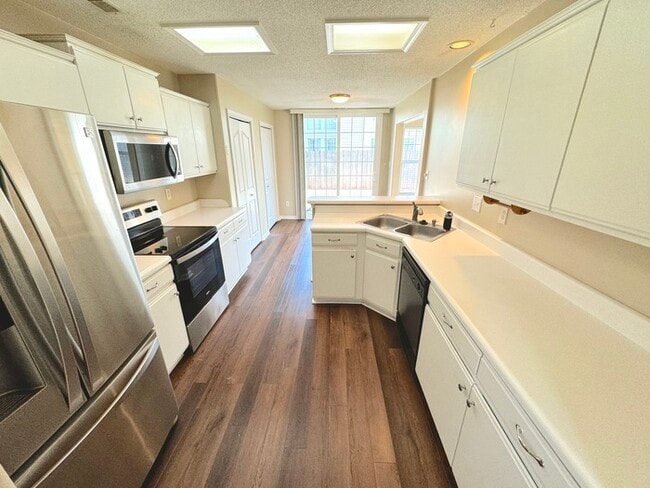 Building Photo - 3 BEDROOM CONDO FOR RENT IN CHESAPEAKE - A...