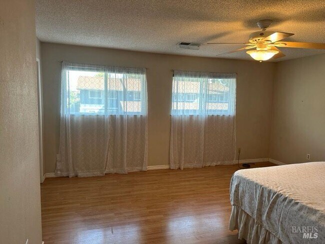 Building Photo - 5053 Country Club Dr