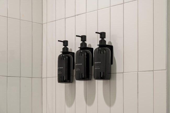 Building Photo - 1122 W Chicago Ave