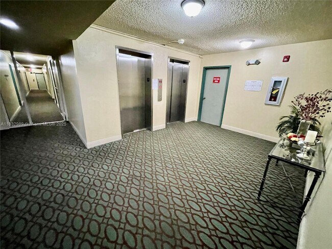 Building Photo - 6861 SW 147th Ave