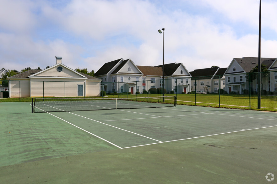 Building Photo - Twin Oaks at Southwood