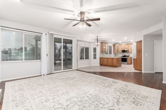 Building Photo - 4 bedoom home with private pool