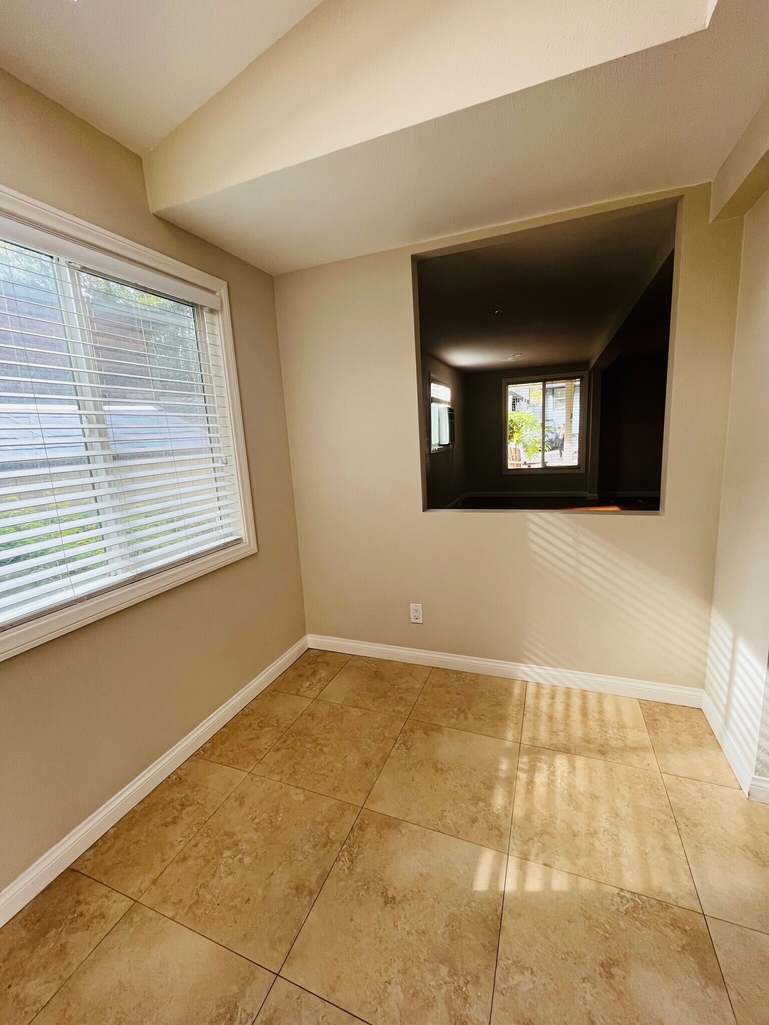 Dining Area - 618 Woodland Dr