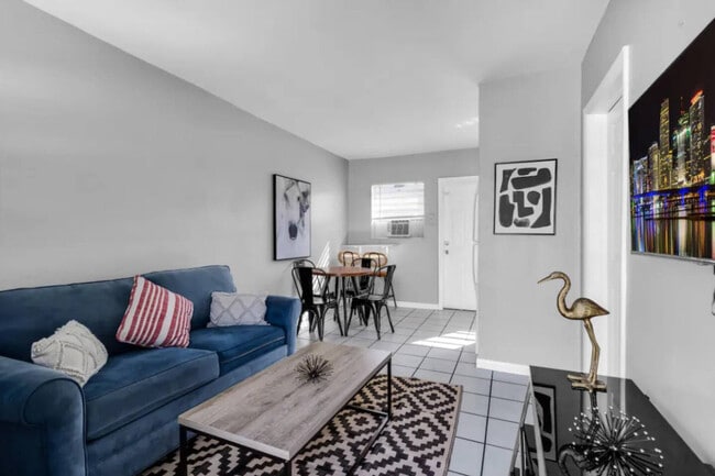 Primary Photo - 138 SW 5th Ct