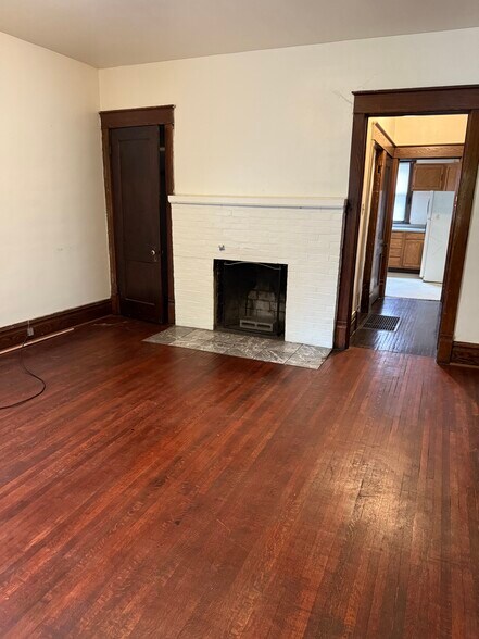 Building Photo - 823 N Cooper St