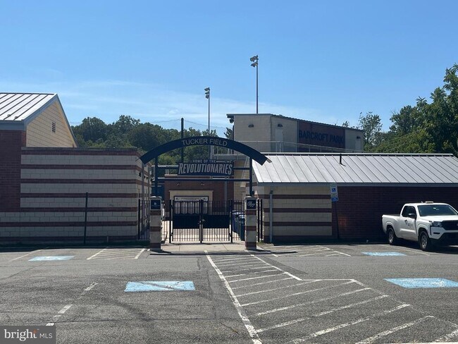 Building Photo - 1508 S George Mason Dr