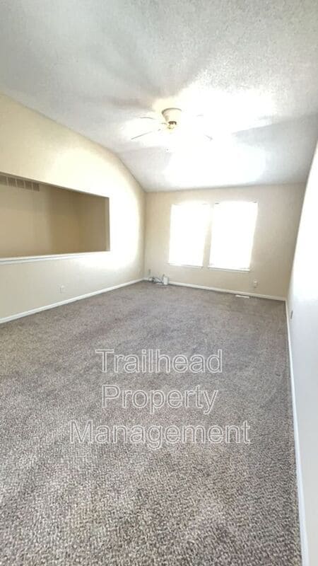 Building Photo - 18231 East 12th Terrace N