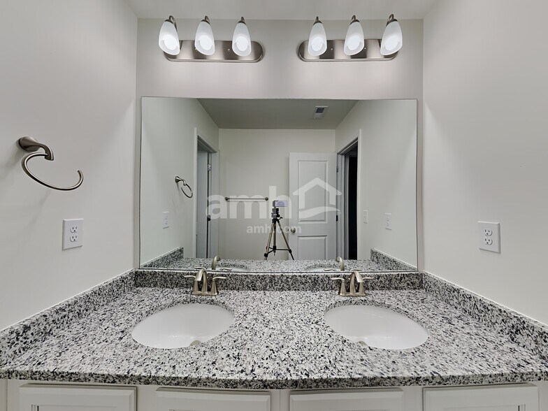 Building Photo - 159 Rivulet Dr