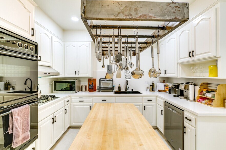 Building Photo - 3232 Divisadero St