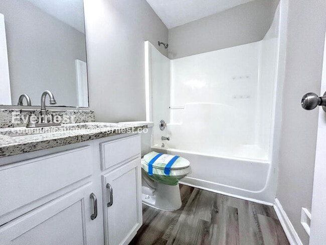 Building Photo - 320 Ashley Woods Dr