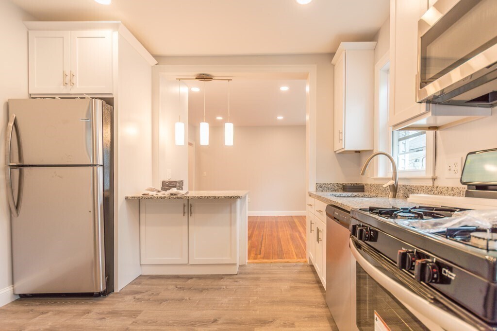 Building Photo - 28 Hunnewell Ave