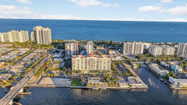 Building Photo - 3020 NE 32nd Ave