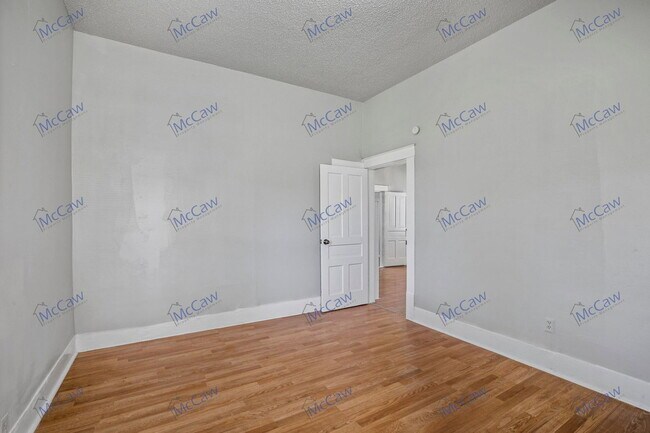 Building Photo - 419 N Grand Ave