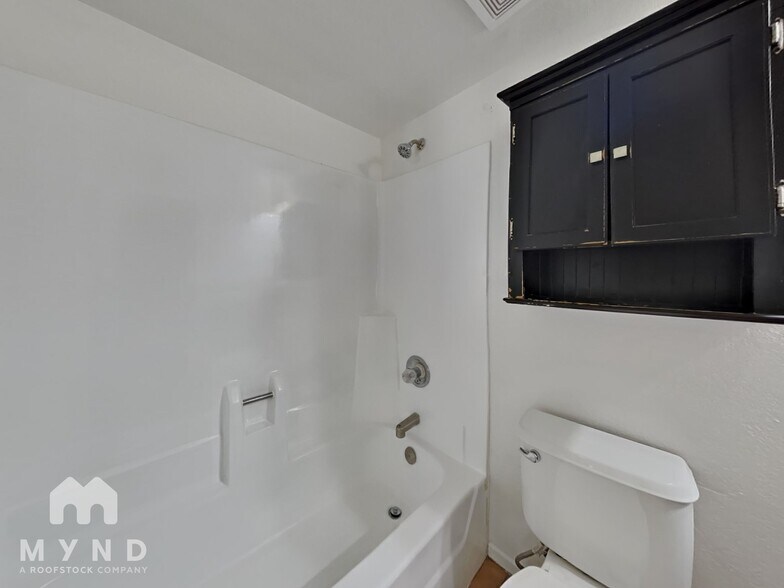 Building Photo - 2828 E Tierra Buena Ln