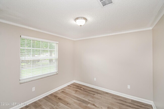 Building Photo - 3885 Mandarin Woods Dr N